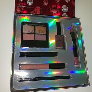 Nicole Miller Ultimate Cosmetic Collection